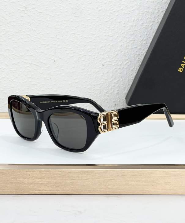 Picture of Balenciaga Sunglasses _SKUfw80274740fw